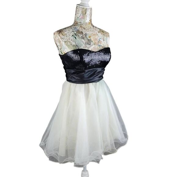 Formal Black & White Strapless Sequin Fluffy Sweetheart Mini Cocktail Dress - Picture 6 of 14